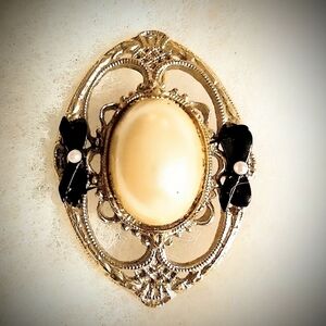 1928 Pearl Goldtone Brooch Vintage 1990's